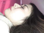 国产最疯狂的“迷奸”女孩是在某银行上班的职员，女孩的皮肤好白好嫩，太美了逼看着就想舔