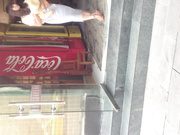 网吧厕所偷拍来月经的白虎小美女嘘嘘特意在门口等待看看她长啥样