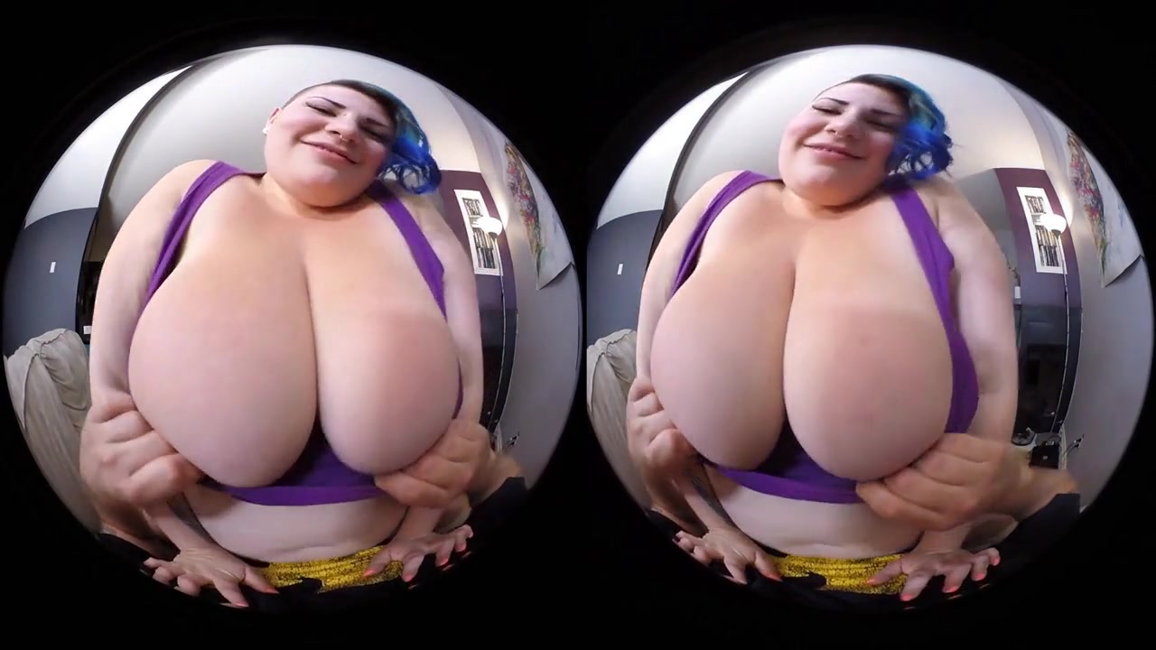 Sunny Daze Kisses and Gets Intimate with You