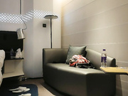 小宝寻花黑色御姐蹲着口交沙发上开操骑乘后入