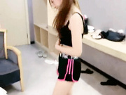 极品妞子跟好姐妹一起玩群P各种体位蹂躏抽插