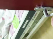 母子乱伦 爸爸在客厅喝茶儿子潜入卧室把妈妈操了