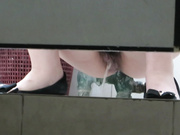 國內廁拍大神潛入某大廈寫字樓尾隨白領小姐姐進公共女廁噓噓 貌似還未開苞逼逼有點緊 1080P高清