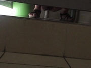 國內廁拍牛人潛入科技園寫字樓公共女廁偷拍N個白領小姐姐尿尿 形態各異樣式看得讓人欲火焚身 1080P高清原版