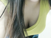 哺乳期的小荡妇陪狼友发骚奶子太胀了奶子自己滴答