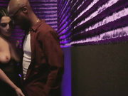 曲线美女神瓦伦蒂娜整夜骑黑鸡巴