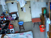 黑客破解家庭網絡攝像頭拍攝到的熟睡大叔突然起來撲到準備穿衣服的媳婦身上強幹 720P高清