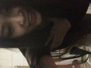 身材不錯非常漂亮的藝校兼職妹子衛生間裏洗澡挑逗受不了 穿著黑絲直接被幹了 國語720P高清