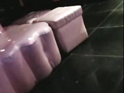 富二代帥哥KTV豪華包廂約女神級性感拜金女一起K歌 搔首弄姿受不了直接扒掉衣服各種姿勢邊操邊唱 場面淫蕩～720P高清