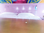 廣州憂郁哥酒店開房叫了個皮膚白皙渾圓美臀兼職少婦上門服務 手擼足交打飛機吹簫舔蛋蛋服務蠻不錯的 國語高清