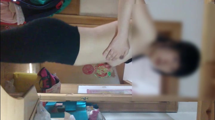 高中生视频脱衣 掰阴唇给同学看