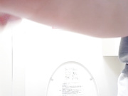 外站最新流出潮流購物商場公共坐廁拍攝到的時尚美女如廁 有個藍色短褲妹子的透明蕾絲內褲太性感了 720P高清