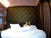 星級酒店拍攝到的學院派高顏值性感長腿短裙美女小三和中年男老板開房愛愛 特意穿著情趣黑絲裝挑戰高難度姿勢足足幹了兩炮 720P高清