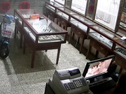 珠寶店監控攝像頭破解拍攝到的店鋪打烊後大波收銀員騷婦與保安大叔用收銀機看A片 受不了直接長椅當床開戰打炮 呻吟聲刺激 1080P原版高清