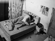 居家攝像頭黑客破解拍攝到的如狼似虎之年媳婦與老公啪啪過性生活 搞硬雞巴騎坐爽的欲仙欲死 露臉高清