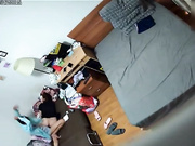 居家網絡攝像頭破解拍攝到的大白天夫妻兩在兒子單人床上啪啪打炮 高清完整版