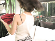 最新众筹购买摄影大咖作品【单车女孩猫猫】穿迷你短裙学骑脚踏车骑到房间去四点全露X性爱视频X学长视角附图47P+视频1V