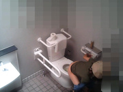 某站最新流出-旅遊景點公共女廁偷拍遊客和導遊如廁 有個黑衣妹子揪了不少衛生紙擦逼逼 1080P高清原版