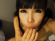 最新流出作品-迪卡儂門事件女主角鐘乳混血妹公共廁所內邊看AV片邊玉指插穴自慰 高潮呻吟噴射 1080P高清原版