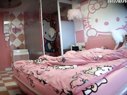 主題酒店粉紅房拍攝到的一對熱戀小情侶開房啪啪 互相愛撫纏綿表情銷魂 露臉高清