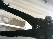 最新流出國內廁拍大神潛入某商場公共女廁全景偷拍各式美女少婦如廁噓噓 貌似有個眼鏡妹子邊看手機邊尿 1080P高清原版