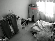 家庭網絡攝像頭破解拍攝到的胖哥中午和苗條漂亮媳婦啪啪打炮 露臉高清