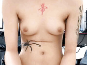 新来的极品小妹，性感火辣纹身掰开逼逼给狼友看特写，尿道口清晰可见，自己抠逼爆菊花，淫声荡语不断好刺激