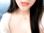 纯情小少妇下海日记，全程露脸开档丝袜情趣诱惑，听狼友指挥揉奶玩逼，逼里塞着跳蛋自慰呻吟，精彩又刺激