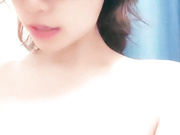 大奶哺乳期妮妮老师的诱惑，黑丝情趣淫声荡语互动撩骚尿尿给狼友看，双乳挤奶喷射乳汁真刺激，骚逼特写展示