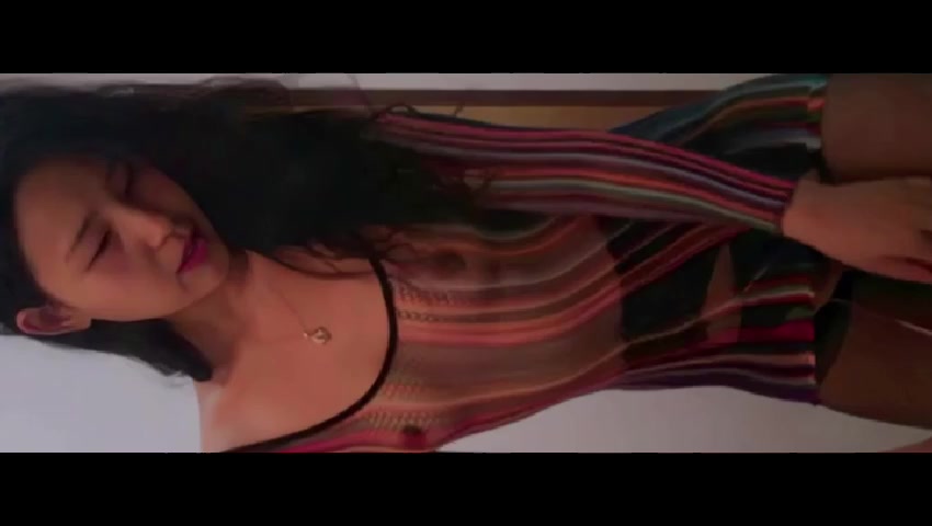 淫荡人妻小少妇穿着性感的睡衣被操出白浆