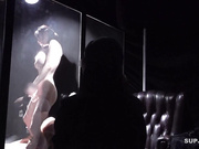 [破解]HJMO-692  残酷ミラーゲームに負けるとエロ罰ゲーム あじわった事のないデカチンで清楚な若妻達が隣に旦那がいる状態でもおかまいなしで中出しSEX - 2of5