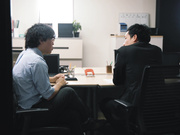 JUR-601 人妻秘書、汗と接吻に満ちた社長室中出し性交 市来まひろ - 1of5