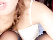 黑丝露脸风骚少妇喊狼友爸爸，淫声荡语互动撩骚奶子比心，跳蛋塞逼里抽插自慰，淫水多多表情好骚精彩别错过