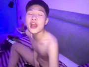 纹身精神小妹❤️白天找人帮打架晚上被轮流操嘴里都不能歇着这代价也太大了吧