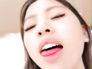 白丝露脸心悦颜值小妹发骚诱惑狼友，揉奶玩逼好姐妹帮忙道具抽插蹂躏，给大哥撸鸡巴吃奶，让他们去别屋做爱