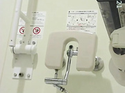 【精品厕拍】，快餐店公共女坐厕真实偷拍，一位接一位职业女性大小便，有美女哦