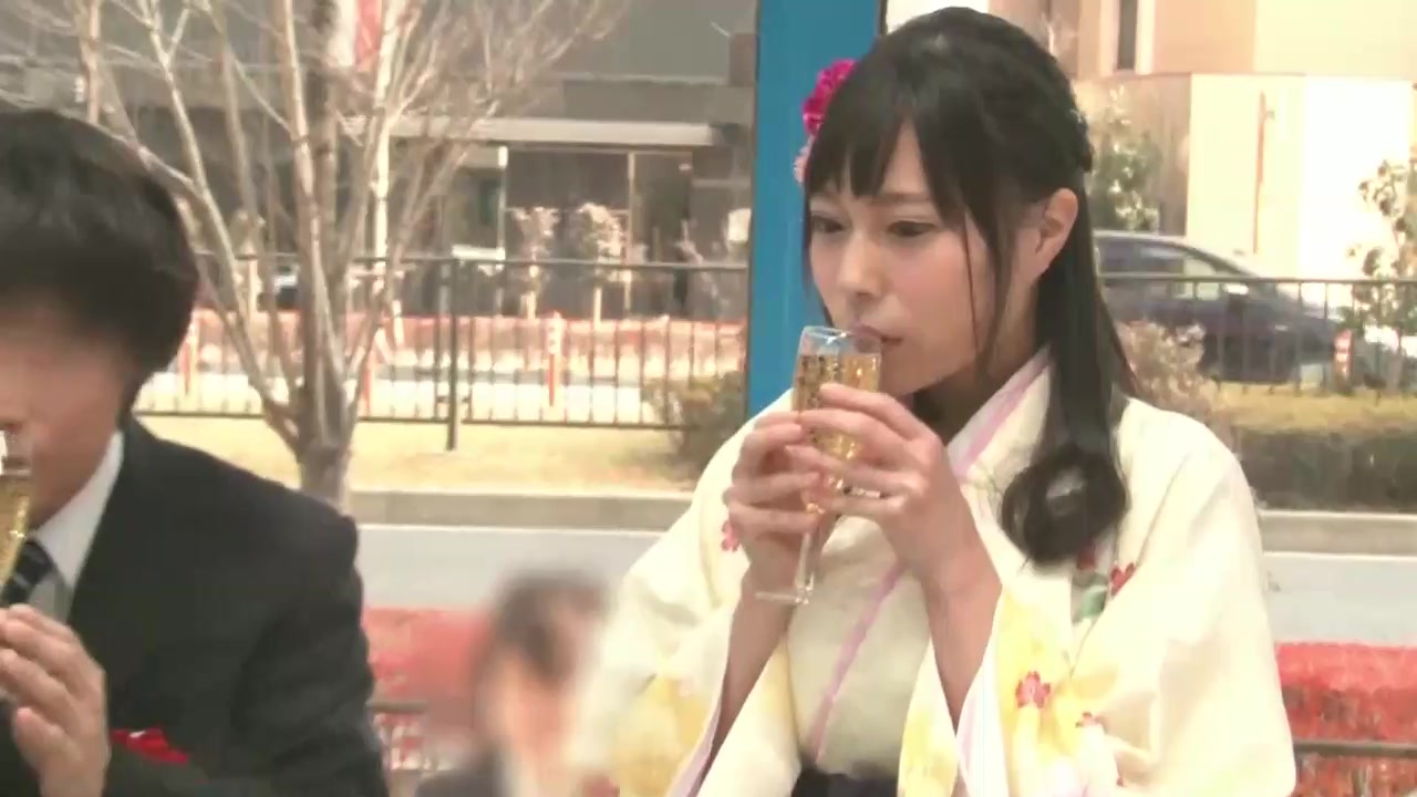 [SDMU-525] マジックミラー号 大学卒業式を終えたばかりの友達同士の男女が初乗車！