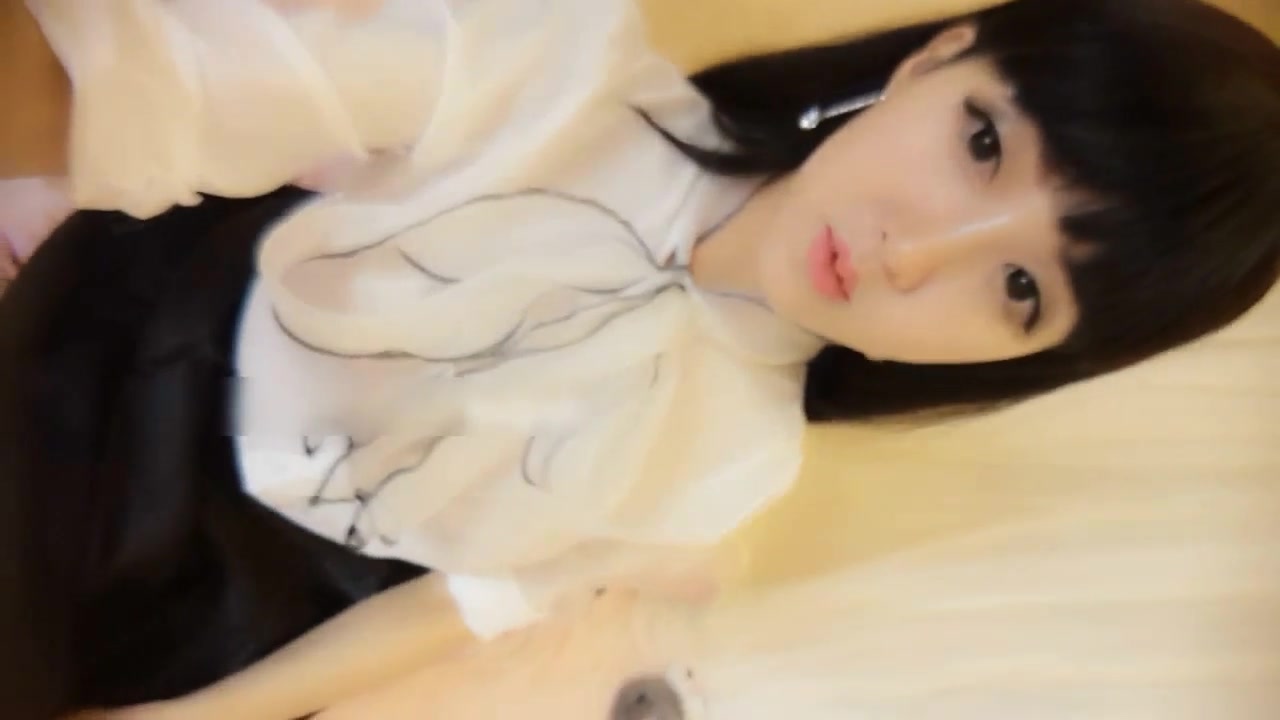 喷血推荐-天生极品粉嫩白虎穴女神在家寂寞难耐狂插小穴自慰吃鸡巴后,又被男友舔的不断淫叫.叫声受不了!