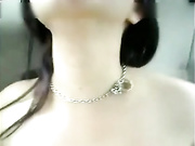 一直没机会和女儿单独相处，急不可耐的爸爸在送女儿上学的路上和女儿车震 先吃鸡巴在上位，女儿都g点高潮