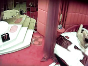 主题酒店偷拍-经验丰富的情侣床上花招真多各种姿势体验操逼,男的最后还想在水池里再干一次!