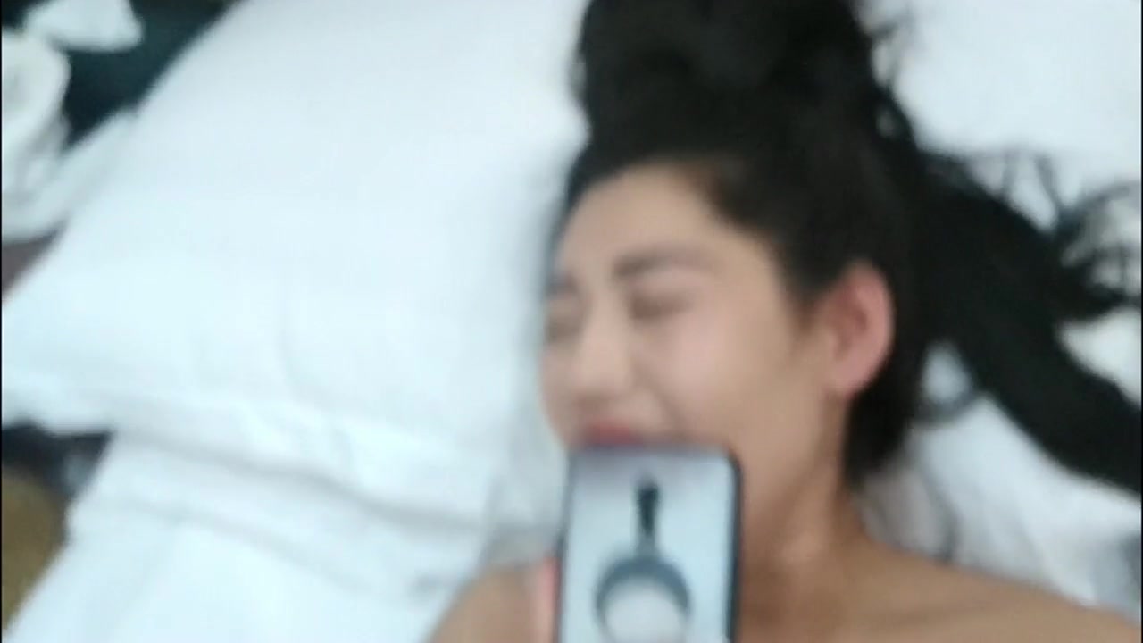 对白搞笑的雪哥贷款潜规则月入几万元的坐台小姐边打电话边被干高清无水印完整版