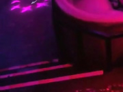 宅男女神琳琳家里和狼友互动让她去的士高勾引帅哥户外野战