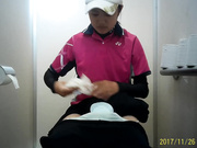 坐盗市流出新系列网球职业学校女厕偷拍没想到运动员美眉穿的内裤也那么性感