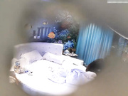 学院附近宾馆偷拍高颜值性感大学美女和新男友开房时女上位怎么也坐不下去说：你的太大了,只能男的来操!