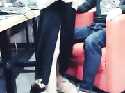 真大胆,白嫩大长腿美女网吧大厅勾引陌生男,担心被发现2人到厕所后男的太激动把美女的丝袜都撕破了,干的激烈!