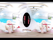 Pigtailed Teen Nicole piscine et fun