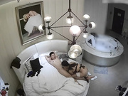 高颜值时尚气质美女又一次酒店私会情人说：我不能来见你,一见你就干这事.换上性感情趣装操,临走时又被干一次!