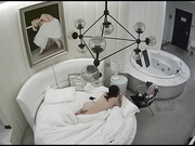 豪华酒店TP漂亮销售美女为了业绩单为客户提供福利,有点不好意思趴在床上看手机被男的慢慢脱掉衣服爆操!