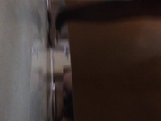 猪头厕拍系列之一个妹子不停的看着镜头，还有一个换大姨妈1080超高清原版