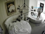 豪华浴缸房中年胖男约大学美女啪啪,有点爱不释手床上操完又到浴缸干